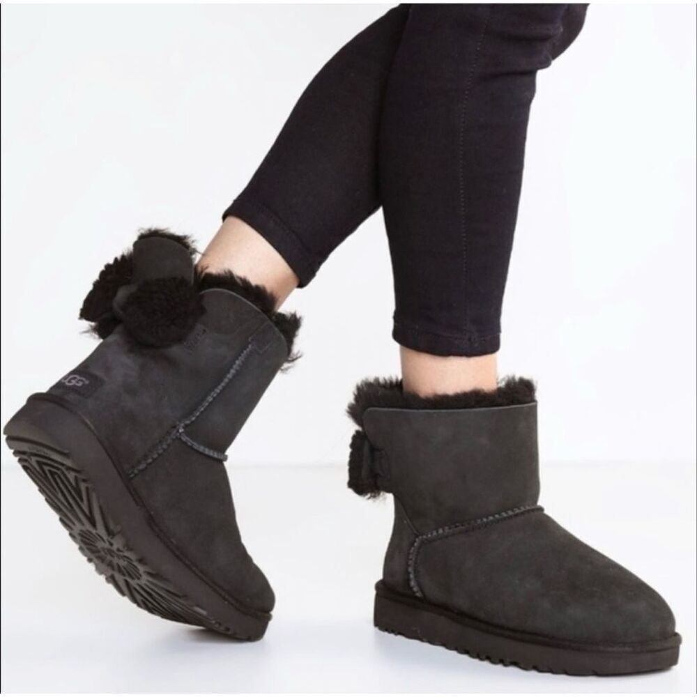 UGG Arielle Bailey Fur Bow Short Boots black winter sheepskin furry women’s 7